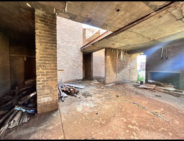 5 BEDROOM HOUSE FOR SALE IN MAGALIESBERG COUNTRY ESTATE